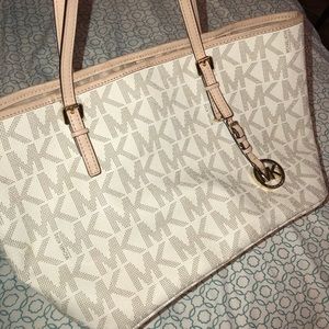 Michael Kors tote 👜 ‼️ Final price drop ‼️